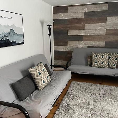 La Cabane Chez Jimmy Petit-Saguenay Bagian luar foto