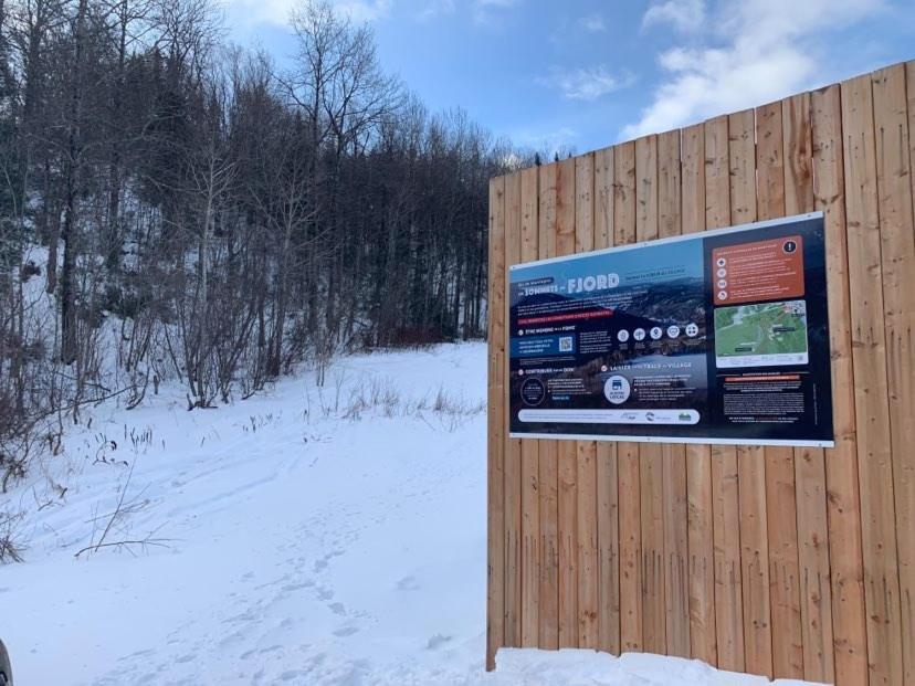 La Cabane Chez Jimmy Petit-Saguenay Bagian luar foto