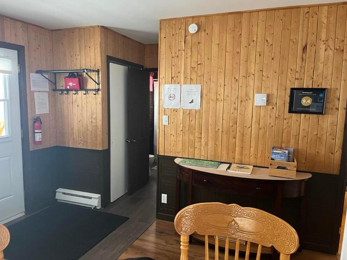 La Cabane Chez Jimmy Petit-Saguenay Bagian luar foto