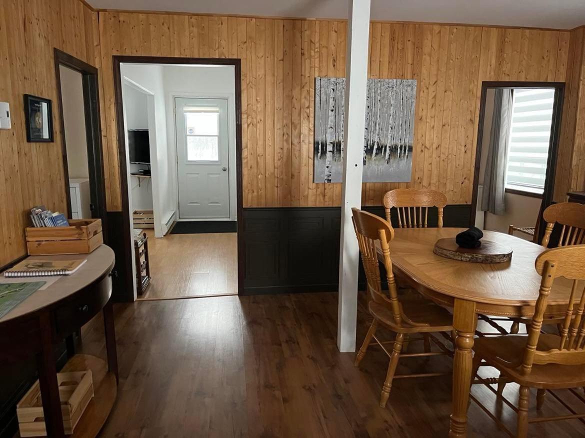 La Cabane Chez Jimmy Petit-Saguenay Bagian luar foto