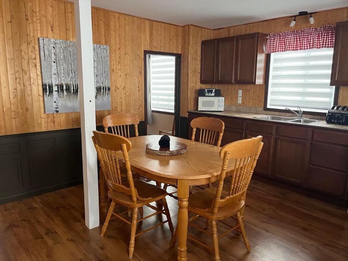 La Cabane Chez Jimmy Petit-Saguenay Bagian luar foto