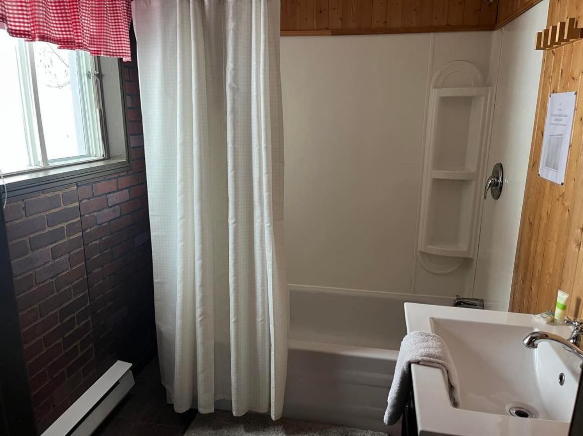 La Cabane Chez Jimmy Petit-Saguenay Bagian luar foto