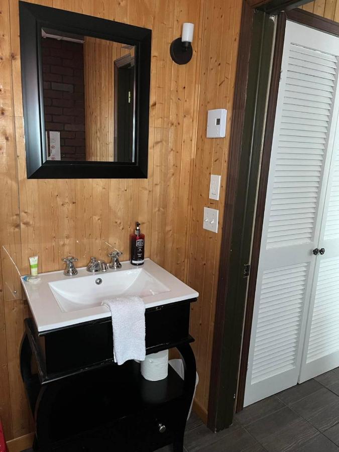 La Cabane Chez Jimmy Petit-Saguenay Bagian luar foto