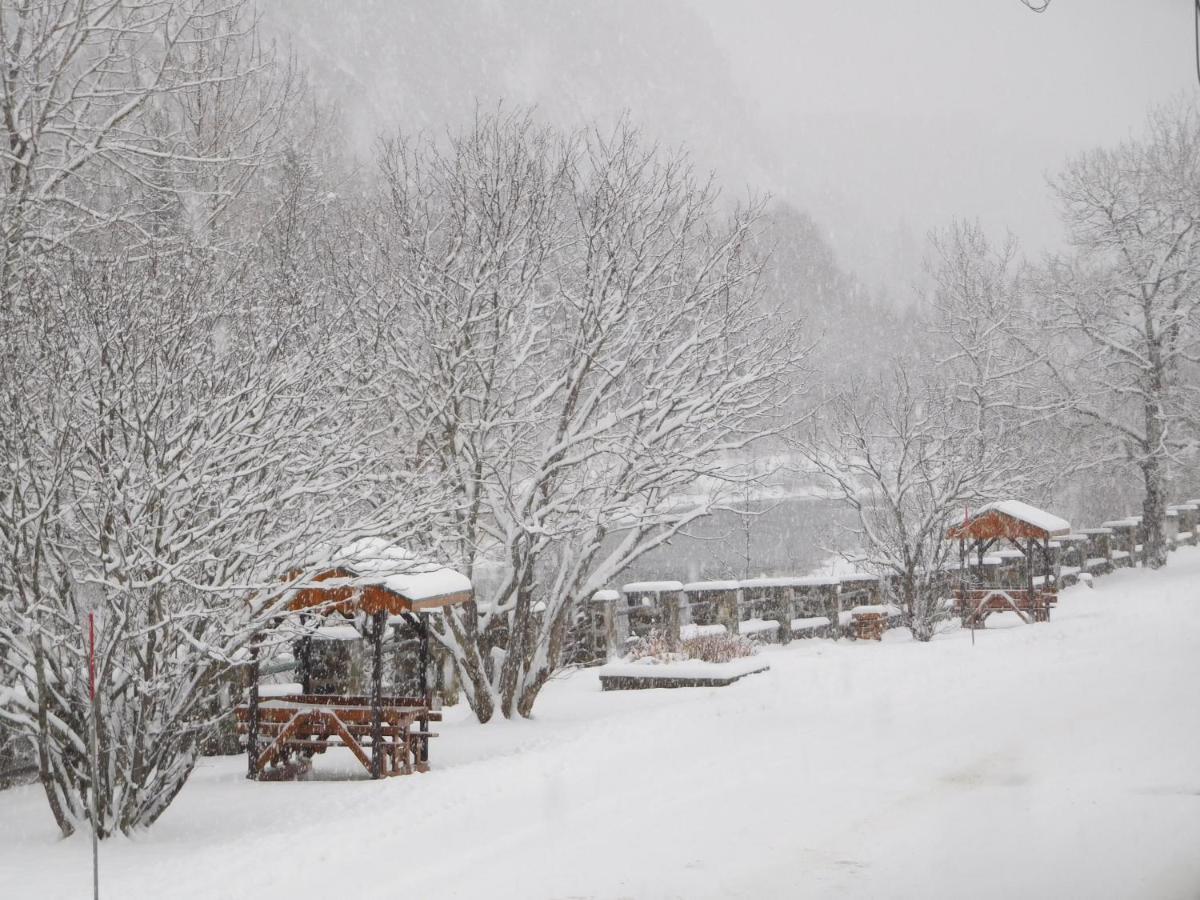 La Cabane Chez Jimmy Petit-Saguenay Bagian luar foto