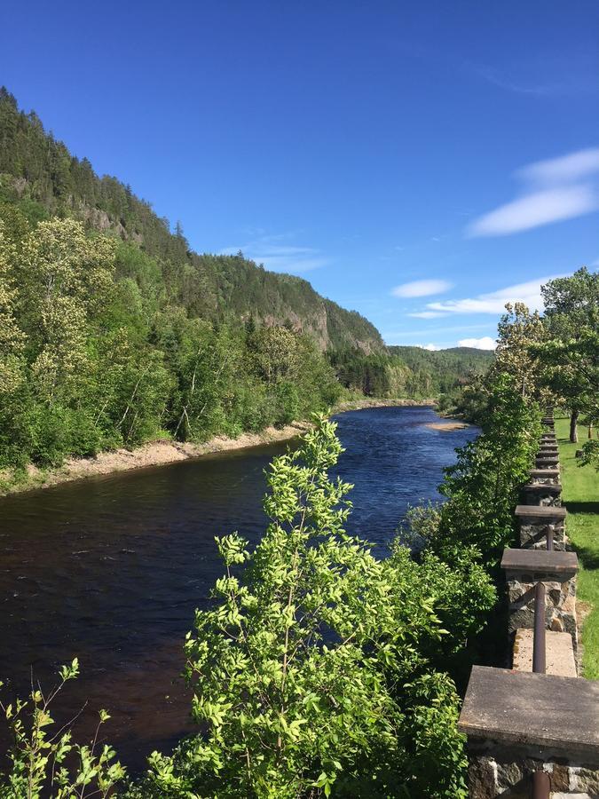 La Cabane Chez Jimmy Petit-Saguenay Bagian luar foto